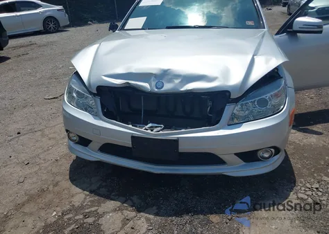 2010 Mercedes-Benz C 300 Luxury 4Matic/Sport 4Matic z USA, uszkodzony, nr VIN WDDGF8BB7AF480620